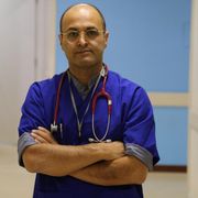 دکتر اردا کیانی، فوق تخصص ریه در تهران